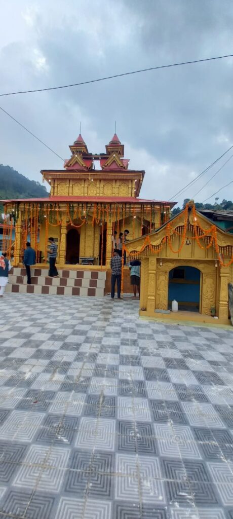 शिकारुनाग व रुद्रेश्वर महाराज के नवनिर्मित मन्दिर की हुई प्राणप्रतिष्ठा, कलश स्थापना व हवन पूजन से हुआ तीन दिवसीय यज्ञ-जप का शुभारंभ। NIU