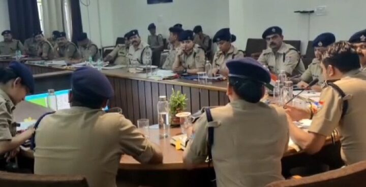 पुलिस कार्यालय रोशनाबाद में एसएसपी हरिद्वार ने पुलिस अधिकारियों एवं कर्मचारियों के कार्य क्षेत्र में की फेरबदल । NIU