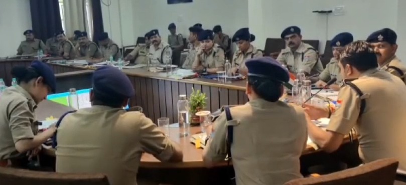 पुलिस कार्यालय रोशनाबाद में एसएसपी हरिद्वार ने पुलिस अधिकारियों एवं कर्मचारियों के कार्य क्षेत्र में की फेरबदल । NIU