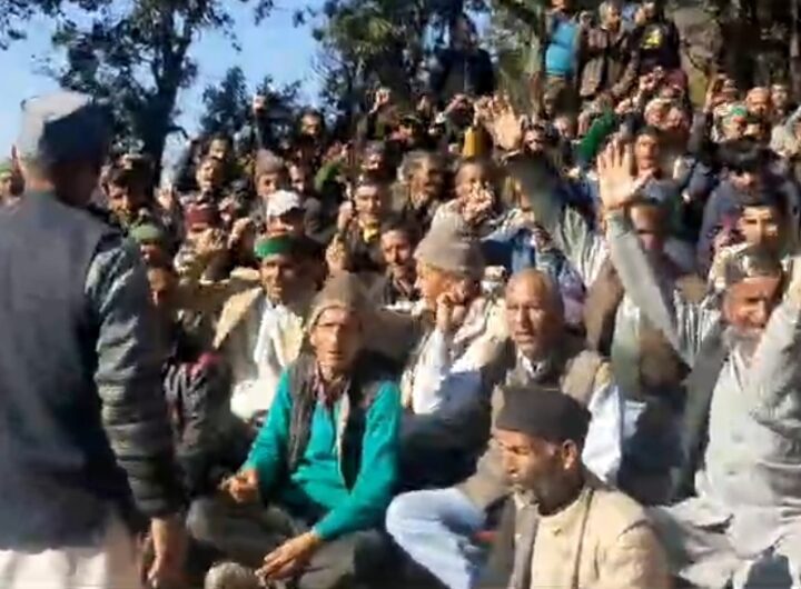 उत्तरकाशी: गनखौल घाटी में दो पट्टियों के ग्रामीणों की हुई महापंचायत, लोकसभा चुनाव का होगा बहिष्कार । NIU