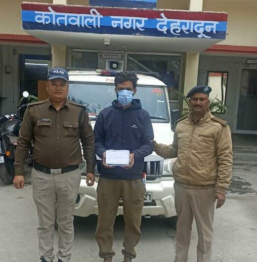 नशे की लत ने पहुँचाया सलाखों के पीछे, मोबाइल लूट की घटना का दून पुलिस ने किया खुलासा । NIU